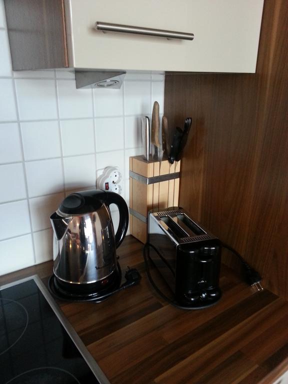 Lasch In Adler Apartment *
