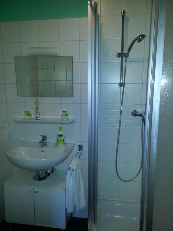 Lasch In Adler *